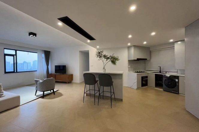 High-Ceiling 3BR Apartment near Shanghai Indoor Stadium with Floor-to-Ceiling Windows (L4)