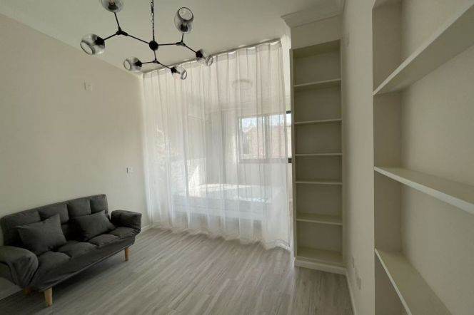1BR Apartment near Jing'an Temple (L2/L7/L14)