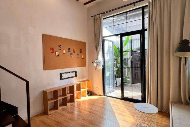 Historic High-Ceiling 1BR Lane House near Din Tai Fung (IAPM) with Terrace