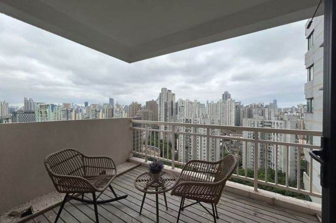 High-Floor 3BR Apartment near Changshou Rd Metro with Outstanding View (L3/L4/L7)