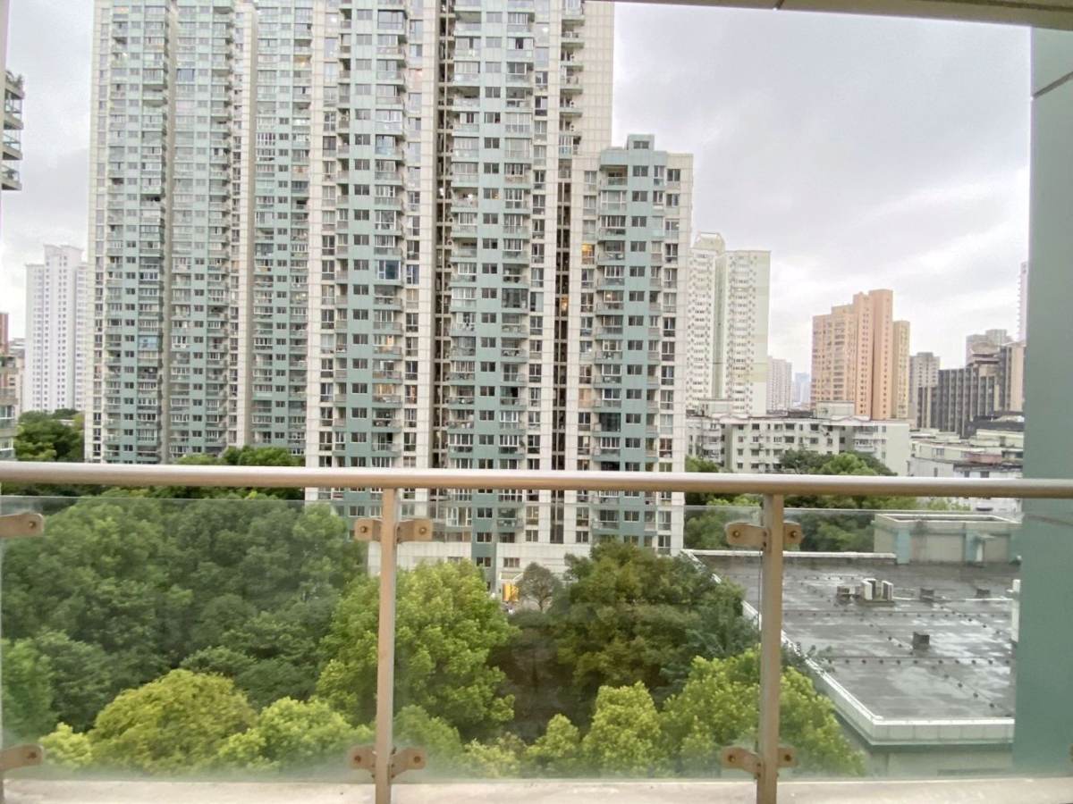 Housing image — Balcony
