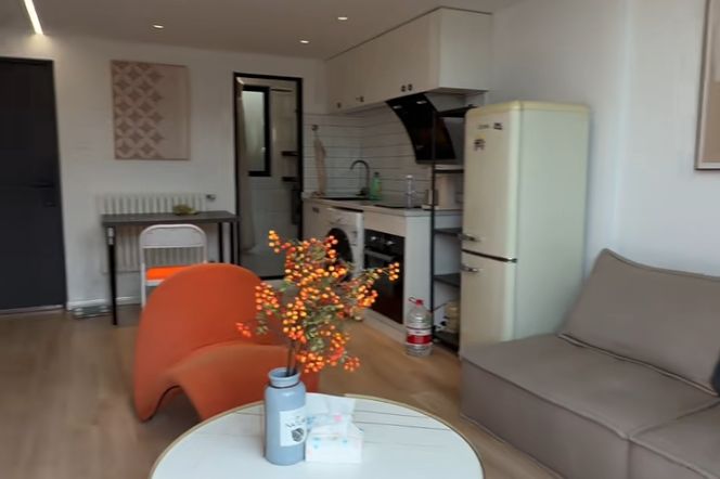 High-Ceiling 1BR Lane House near IAPM with Floor-to-Ceiling Windows
