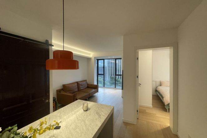 Spacious 1BR Apartment in Jing'an with Floor-to-Ceiling Windows (L7/L13)