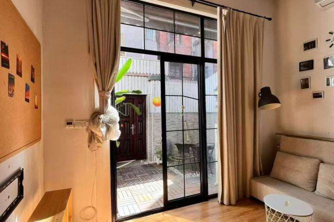 1BR Lane House near South Shaanxi Rd Metro with Terrace