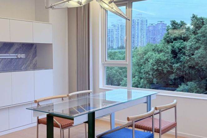 Spacious 3BR Apartment in Gubei