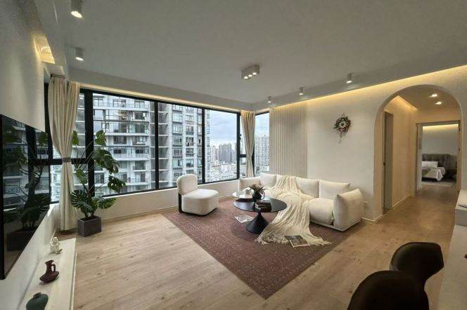 High-Floor 3BR Apartment near Changshou Rd Metro with Outstanding View (L3/L4/L7)