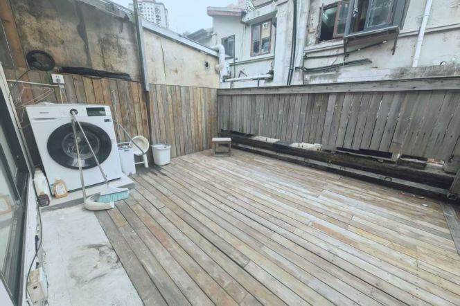 1BR Lane House with Terrace (L9)