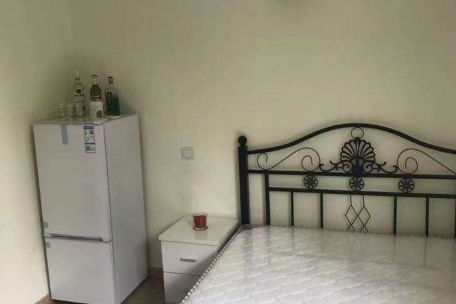 1BR Apartment near Hongqiao Rd Metro (L3/L4/L10)