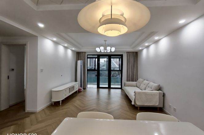3BR Apartment near Jiangsu Rd Metro with Green View