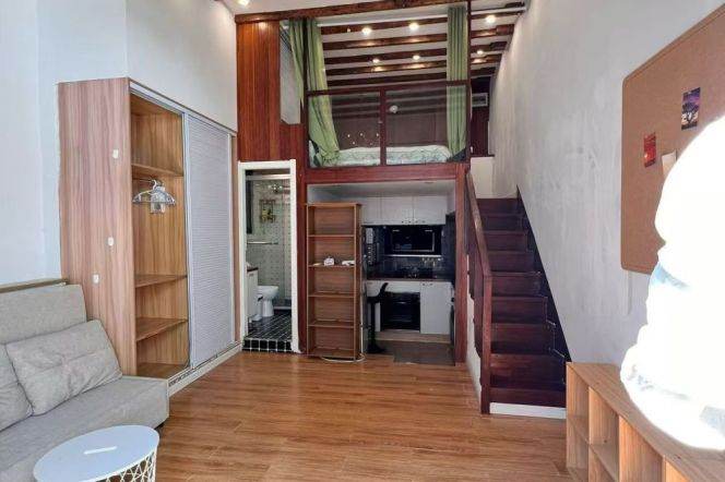 Historic High-Ceiling 1BR Lane House near Din Tai Fung (IAPM) with Terrace