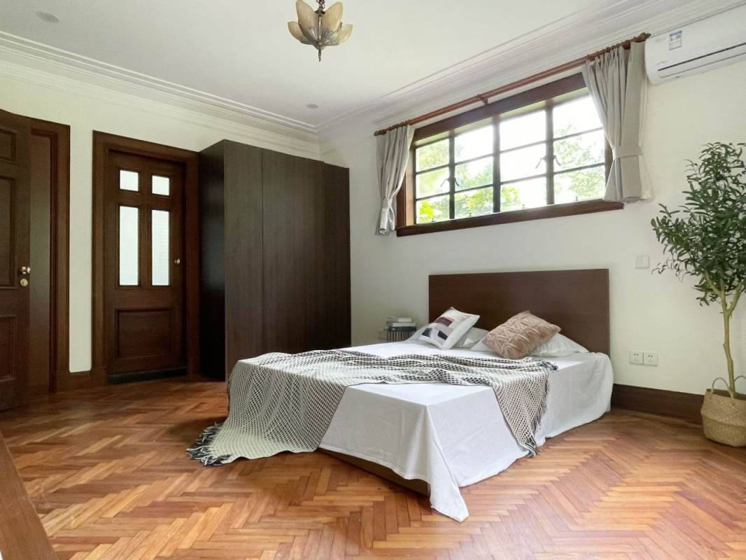 Housing image — Bedroom