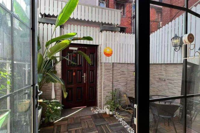 Historic High-Ceiling 1BR Lane House near Din Tai Fung (IAPM) with Terrace