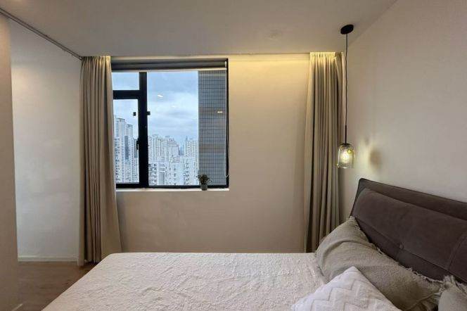 High-Floor 3BR Apartment near Changshou Rd Metro with Outstanding View (L3/L4/L7)