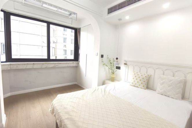 1BR Apartment near Jiangsu Rd Metro (L11/L13)