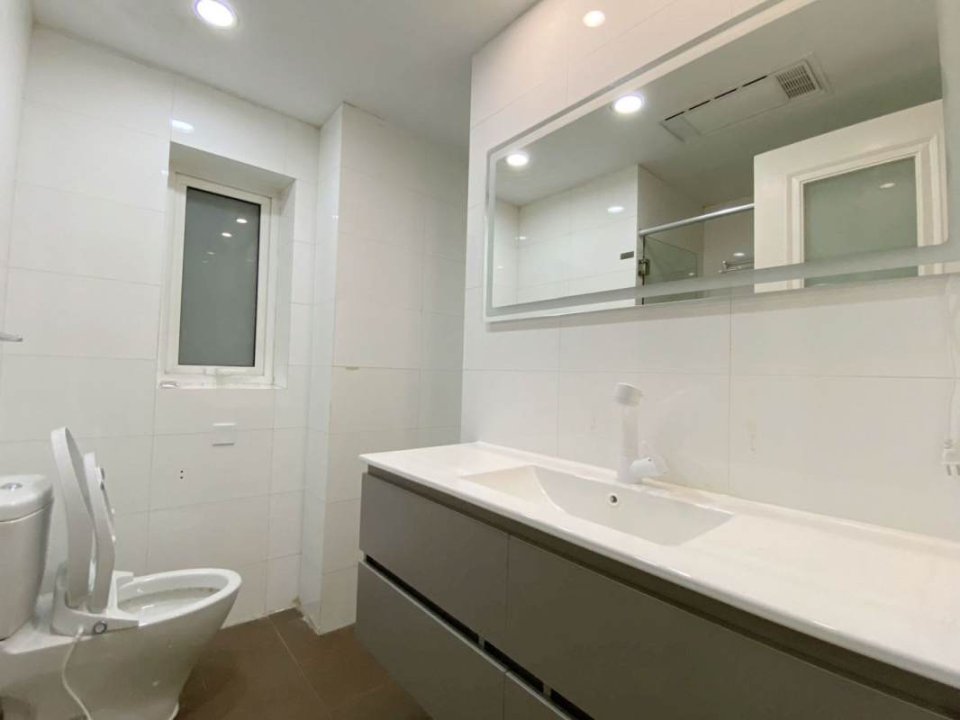 Housing image — Bathroom