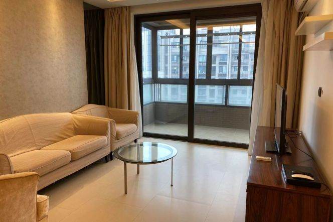 High-Floor 3BR Apartment near East China Normal University Zhongshan Bei Lu Campus (L7)