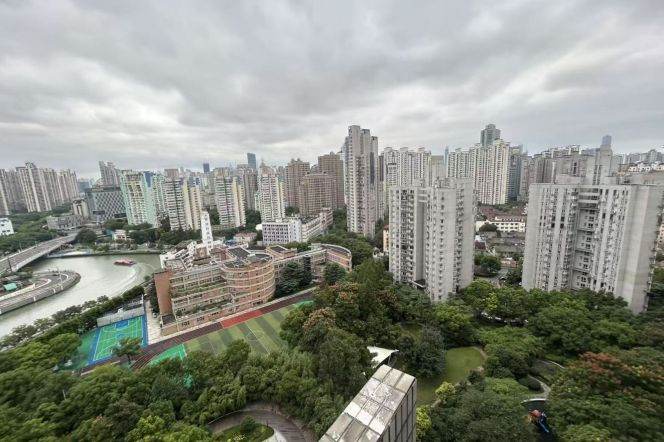 High-Floor 3BR Apartment near Changshou Rd Metro with Outstanding View (L3/L4/L7)