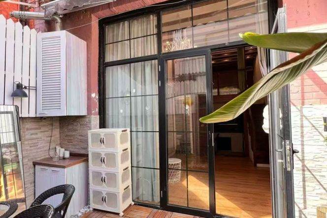 1BR Lane House near South Shaanxi Rd Metro with Terrace