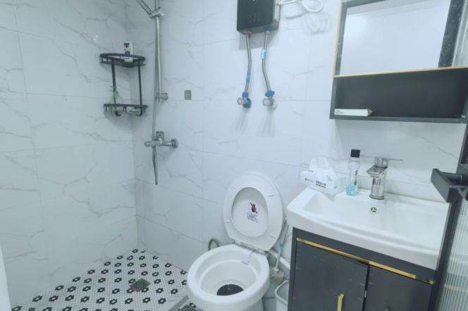 1BR Lane House with Terrace (L9)