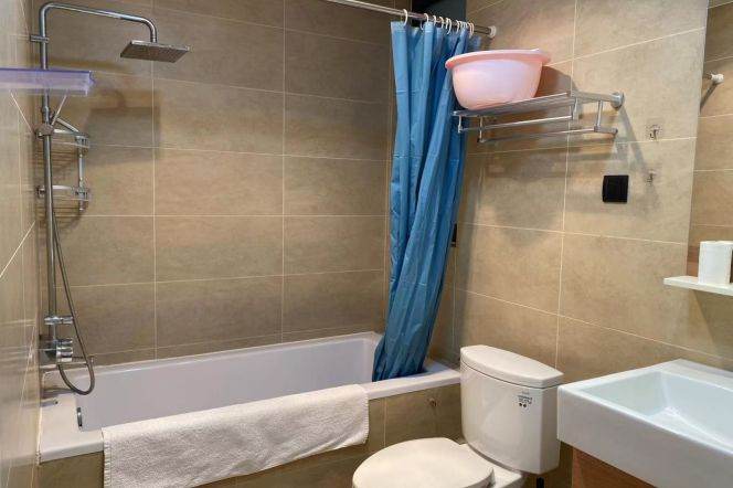 High-Floor 3BR Apartment near East China Normal University Zhongshan Bei Lu Campus (L7)