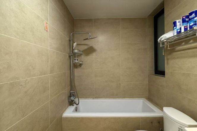 High-Floor 2BR Apartment near East China Normal University Zhongshan Bei Lu Campus (L7)