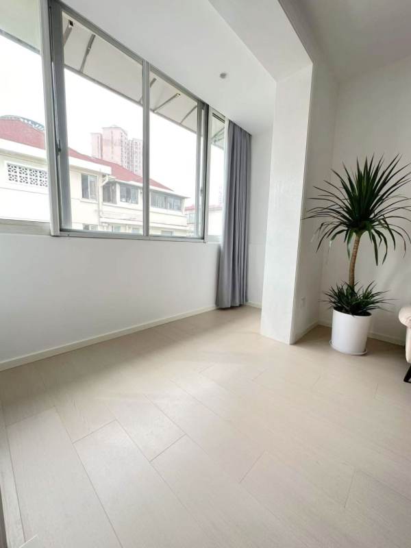 Housing image — Balcony