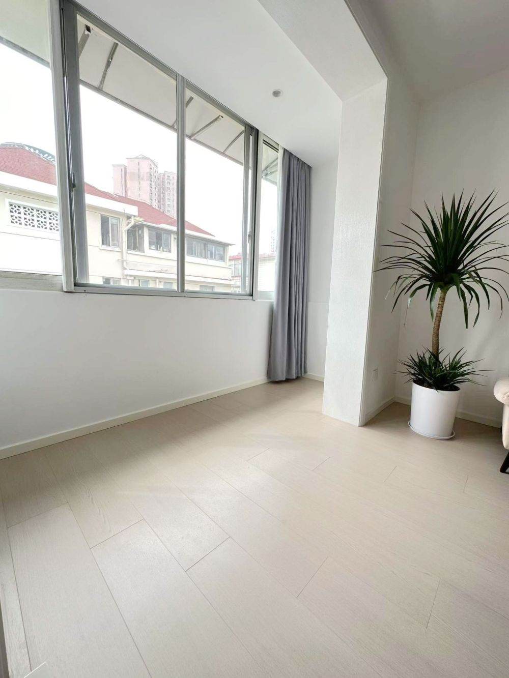 Housing image — Balcony