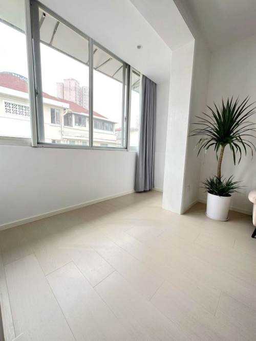 Housing image — Balcony