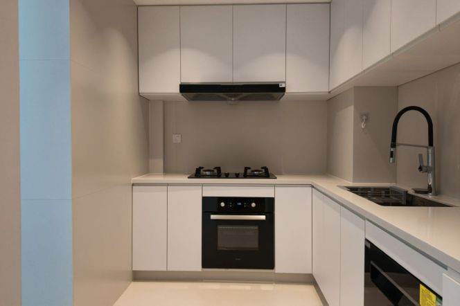 High-Floor 3BR Apartment in Gubei (L2/L15)