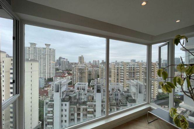 2BR Apartment near West Yan'An Rd Metro with Floor-to-Ceiling Windows (L3/L4)