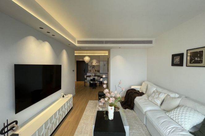 High-Floor 2BR Apartment near West Yan'An Rd Metro with Floor-to-Ceiling Windows