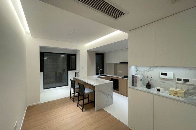 Spacious 2BR Apartment near Zhongshan Park with Floor-to-Ceiling Windows (L2/L3/L4)