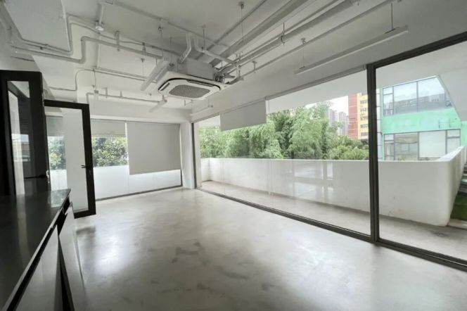 Spacious Studio Office in Jing'an