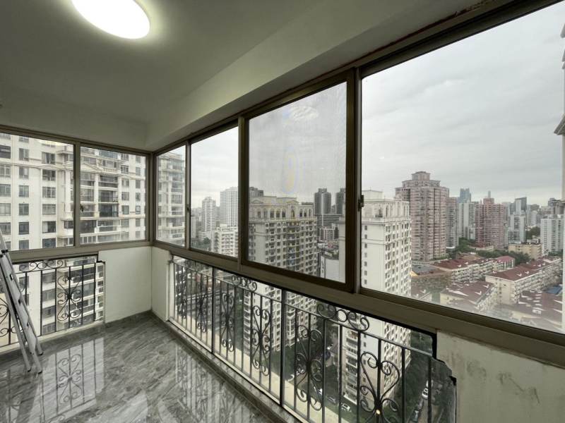 Housing image — Balcony