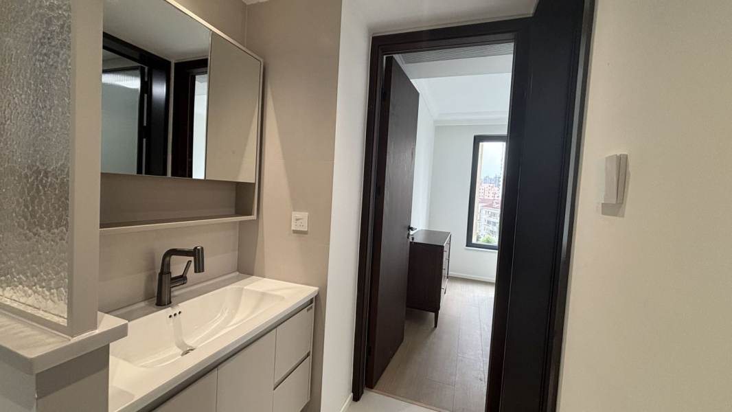 Housing image — Bathroom