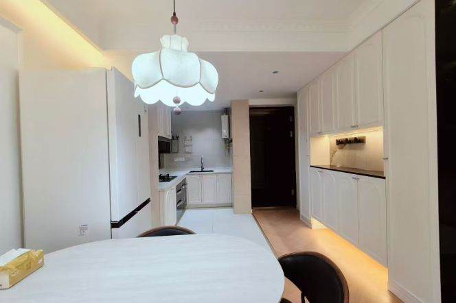 High-Floor 2BR Apartment near Wuzhong Road Metro