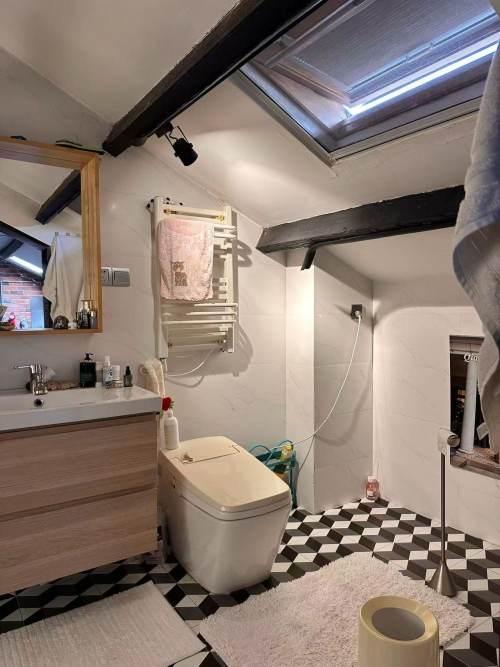 Housing image — Bathroom
