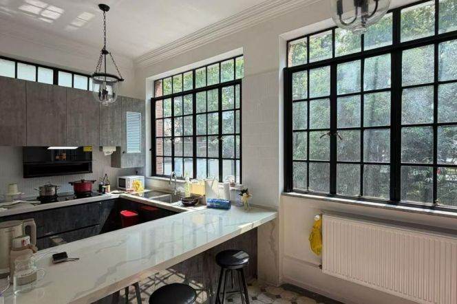Spacious High-Ceiling 1BR Apartment in Old Xuhui with Floor-to-Ceiling Windows (L1/L10)