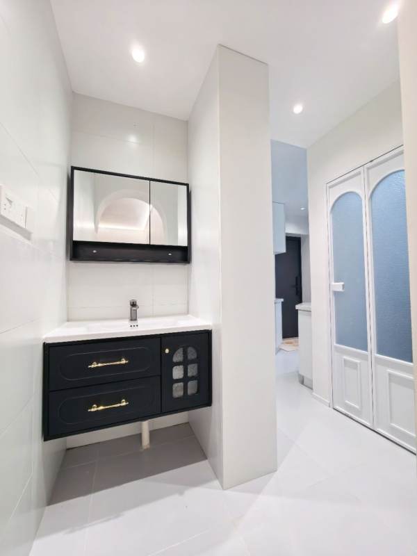 Housing image — Bathroom