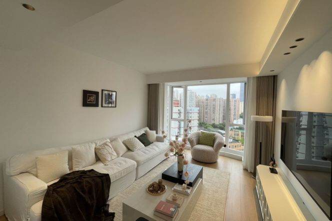 High-Floor 2BR Apartment near West Yan'An Rd Metro with Floor-to-Ceiling Windows