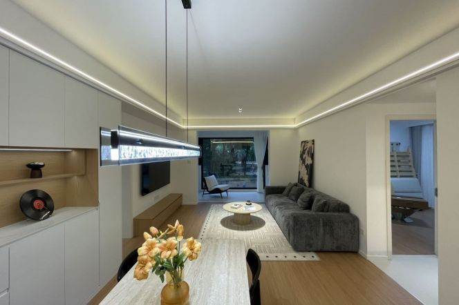 Spacious 2BR Apartment near Zhongshan Park with Floor-to-Ceiling Windows (L2/L3/L4)