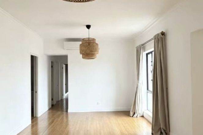 3BR Apartment near Jiangsu Rd Metro