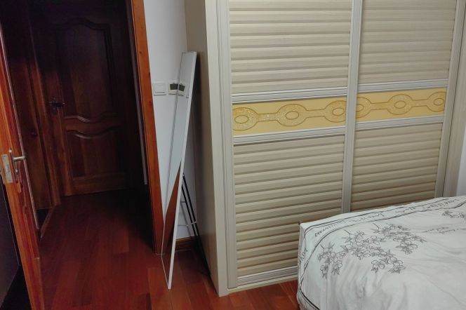 High-Floor High-Ceiling 2BR Apartment near Changning Library with Outstanding View (L2)