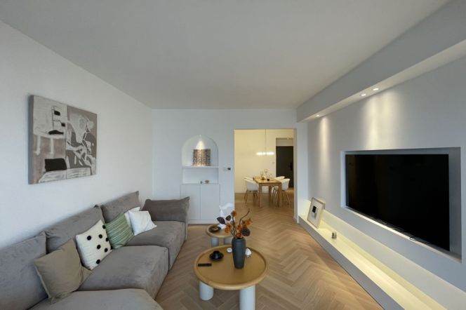 2BR Apartment near West Yan'An Rd Metro with Floor-to-Ceiling Windows (L3/L4)