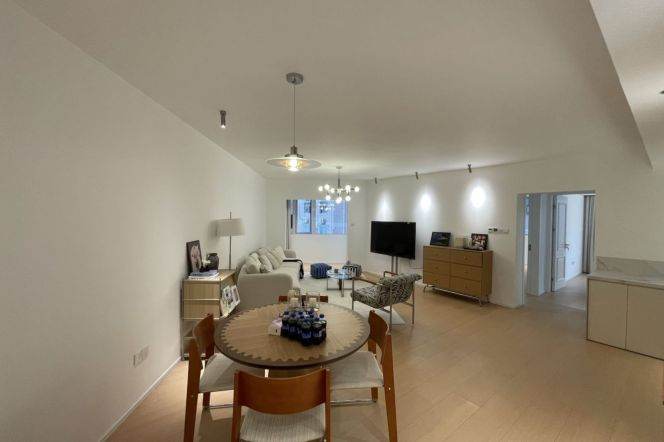 Spacious 2BR Apartment near Zhongshan Park