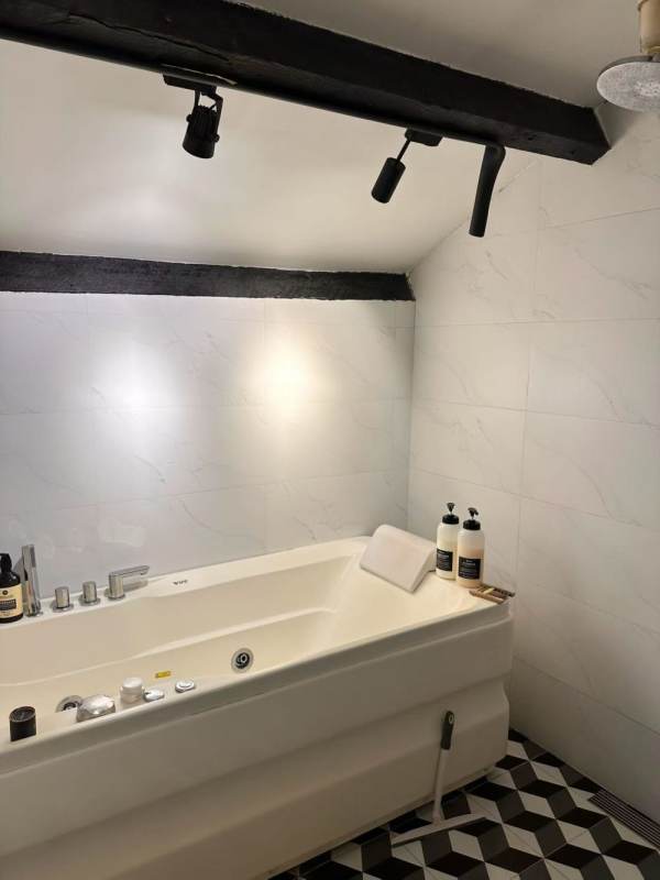Housing image — Bathroom