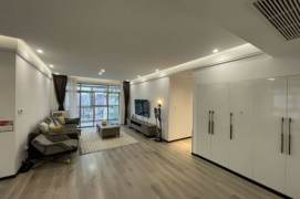 High-Floor Spacious 3BR Apartment near Zhongshan Park with Floor-to-Ceiling Windows (L2/L3/L4)