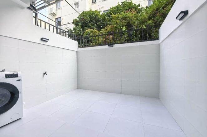 1BR Apartment in Jing'an with Terrace