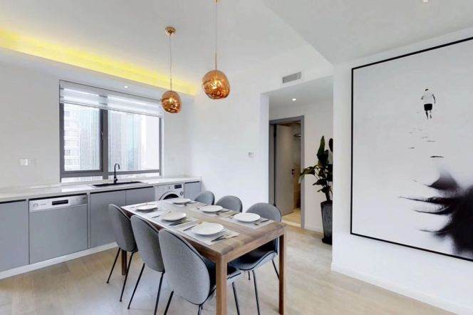 3BR Apartment at Top Of City (L13)