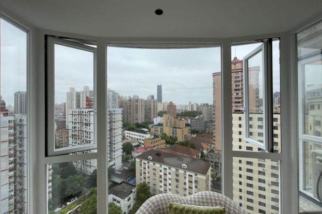 High-Floor 2BR Apartment near West Yan'An Rd Metro with Floor-to-Ceiling Windows